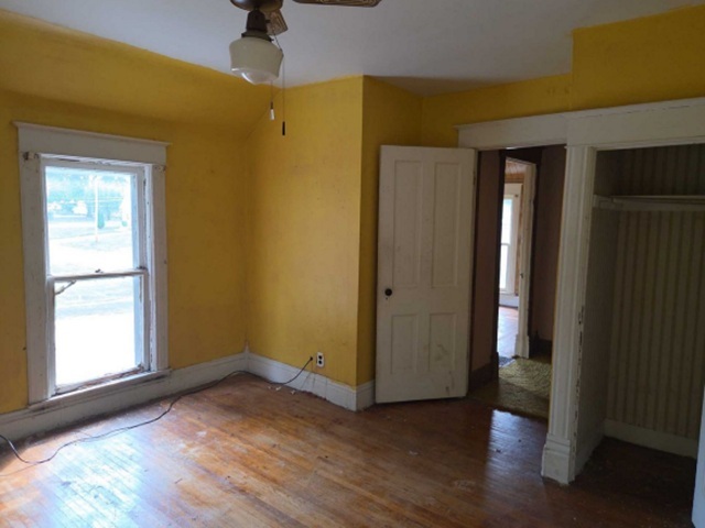 220 W 8th Street Property Photo 6