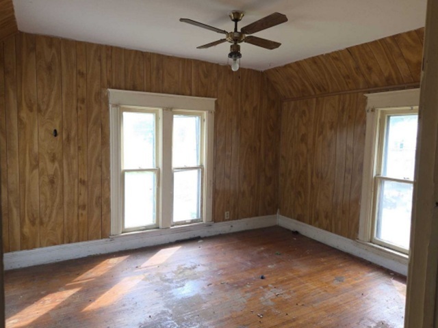 220 W 8th Street Property Photo 7