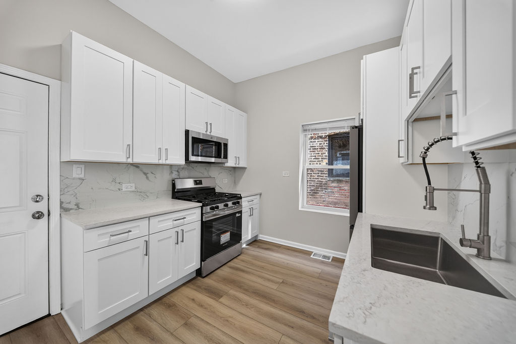 3316 W Le Moyne Street Property Photo 13