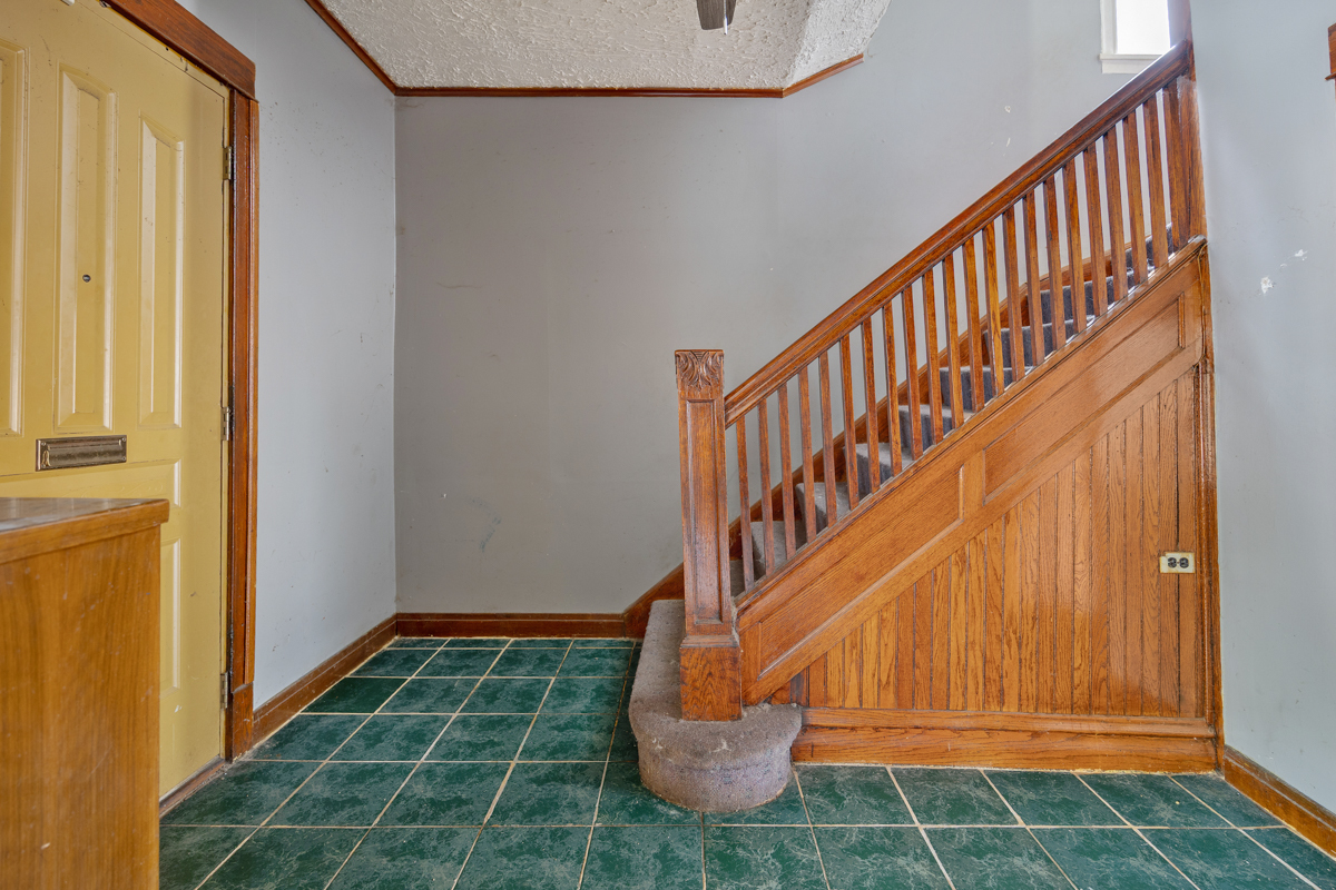 7436 S King Drive Property Photo 4