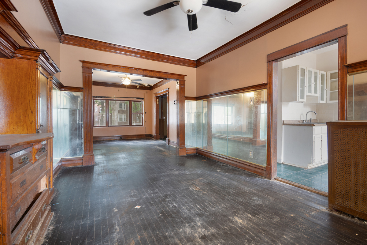 7436 S King Drive Property Photo 8