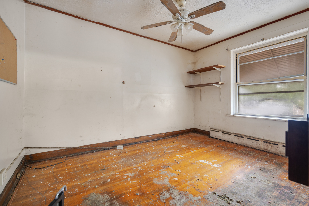 7436 S King Drive Property Photo 13
