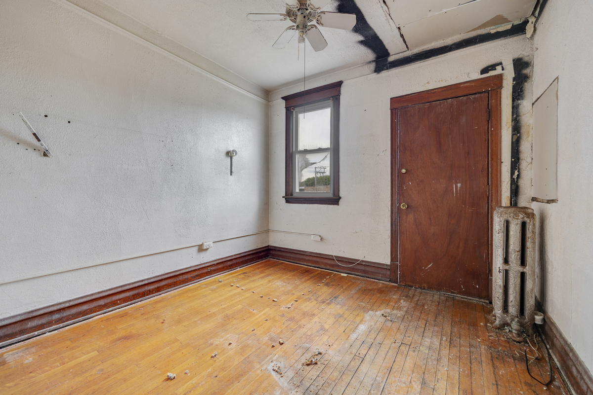 7436 S King Drive Property Photo 16