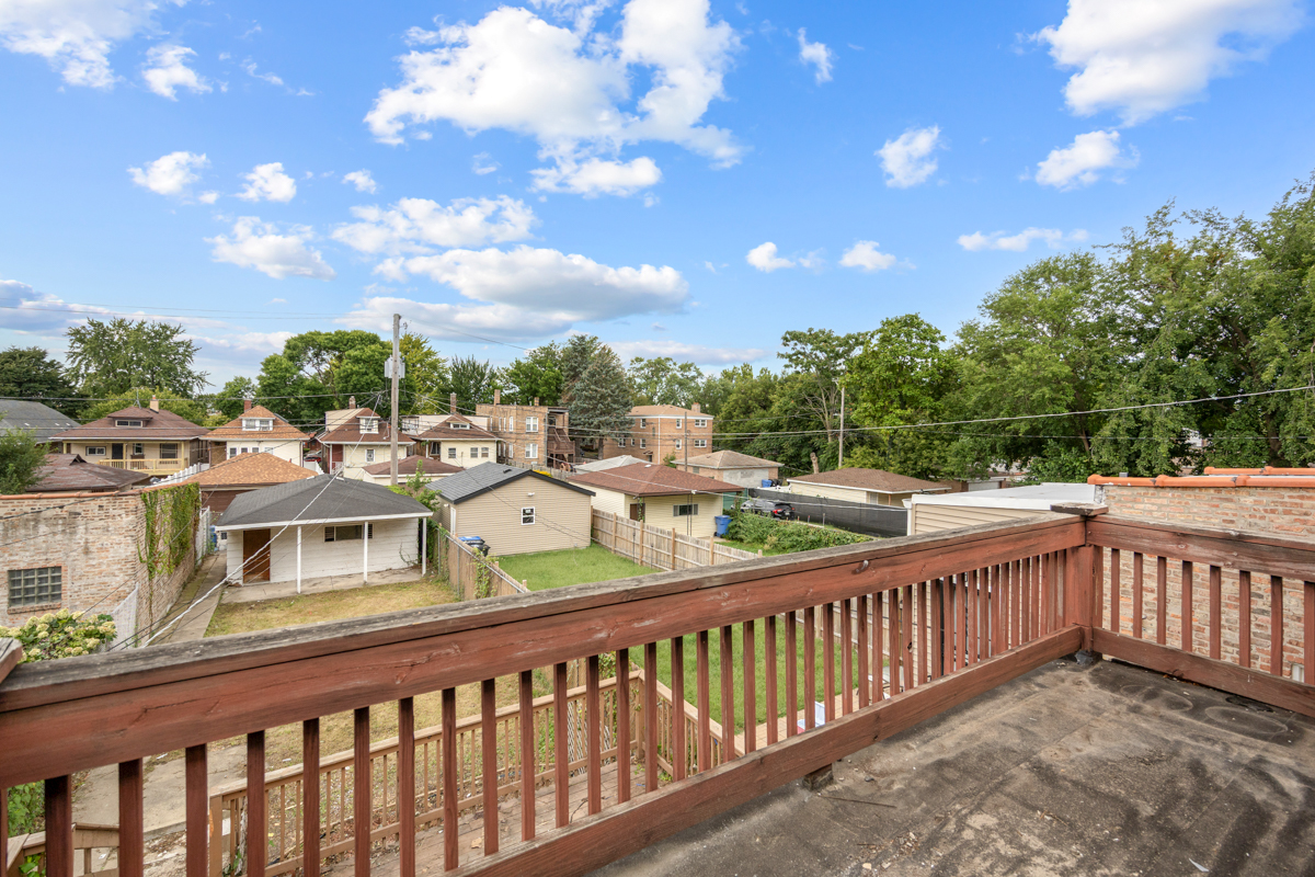 7436 S King Drive Property Photo 17