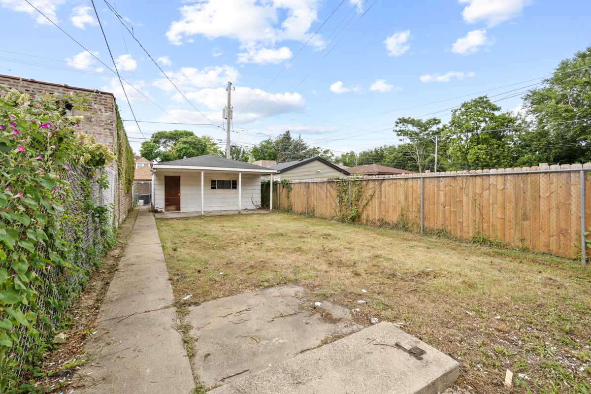 7436 S King Drive Property Photo 22
