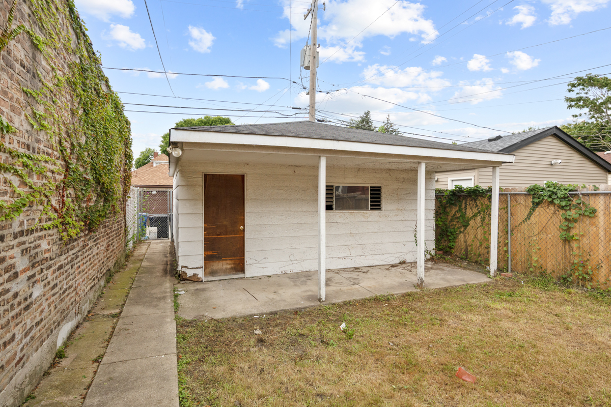 7436 S King Drive Property Photo 23