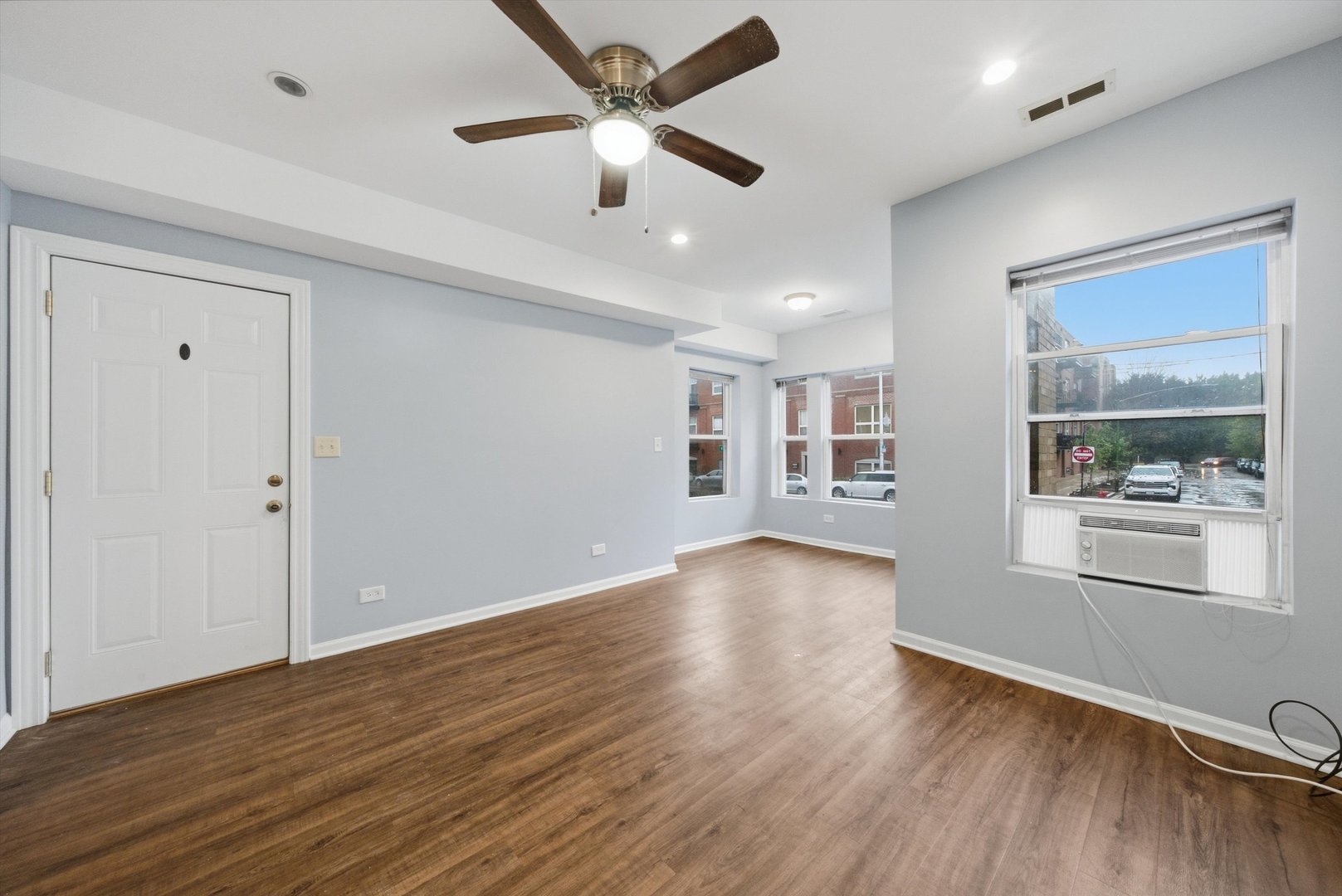 2265 W Diversey Avenue Property Photo 3