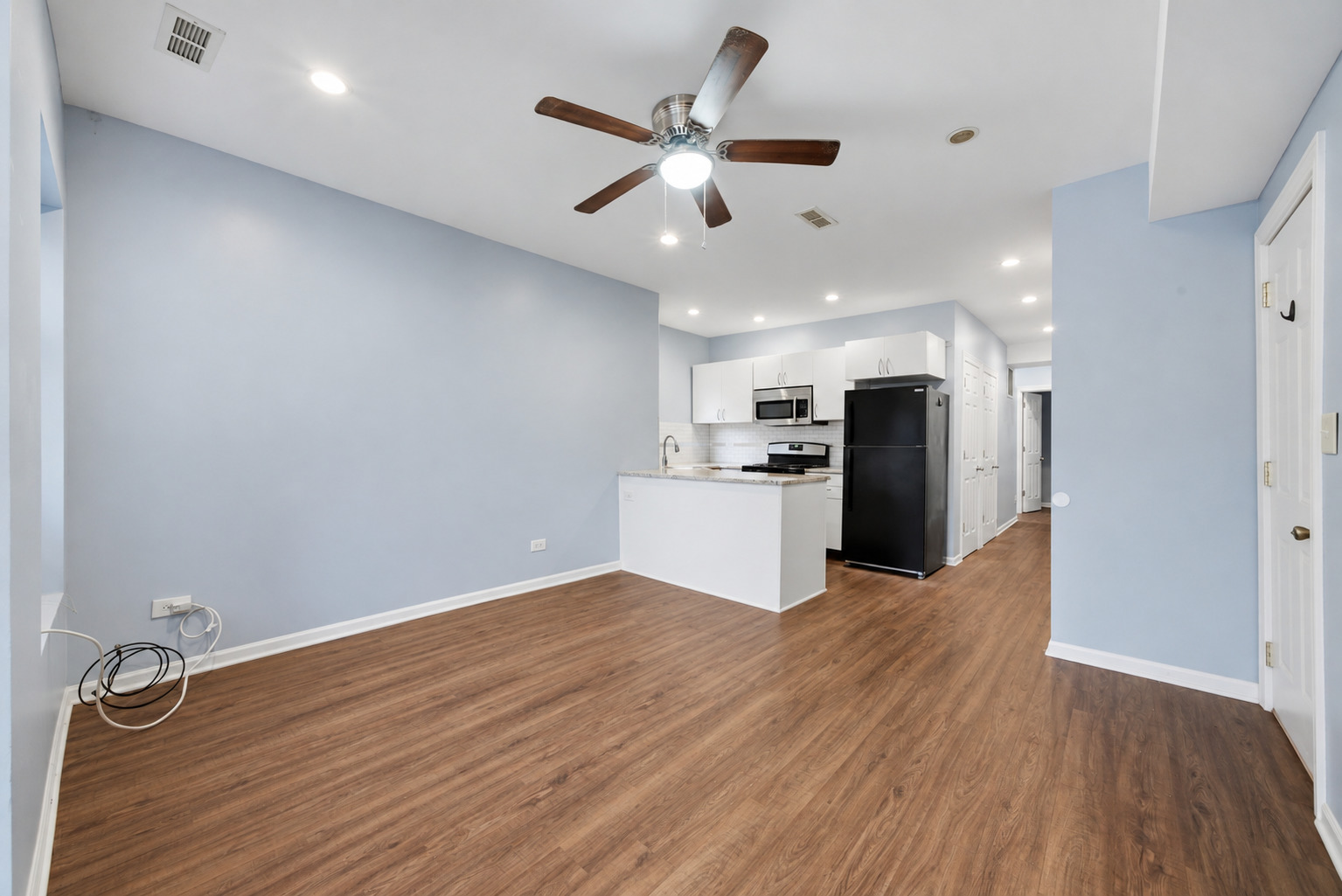 2265 W Diversey Avenue Property Photo 4