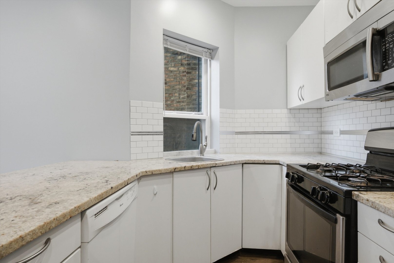 2265 W Diversey Avenue Property Photo 7