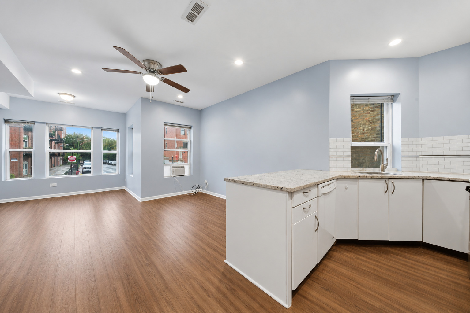 2265 W Diversey Avenue Property Photo 8