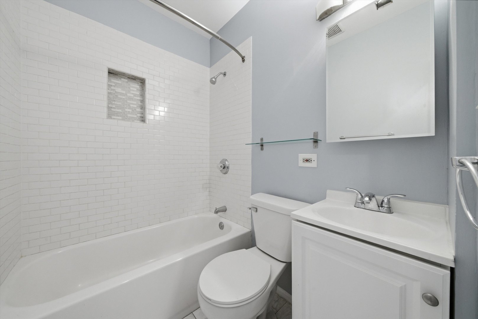 2265 W Diversey Avenue Property Photo 12