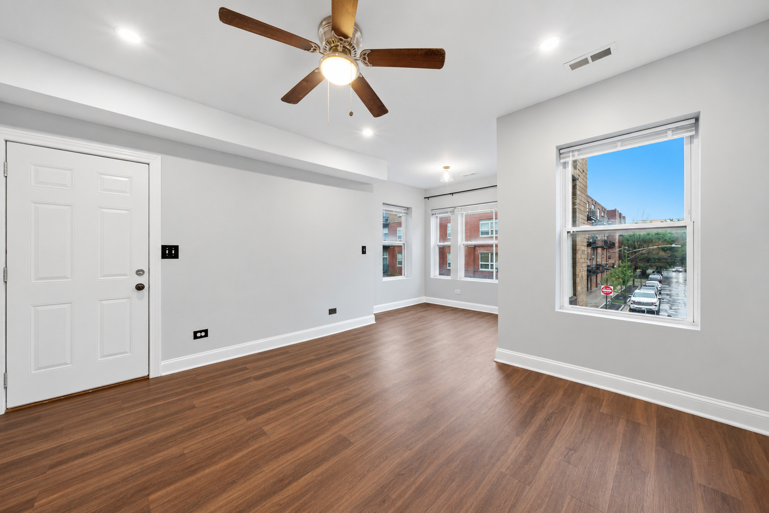 2265 W Diversey Avenue Property Photo 15