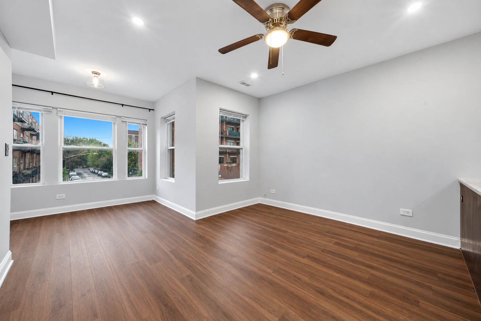2265 W Diversey Avenue Property Photo 16