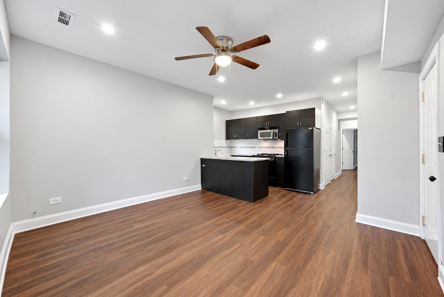 2265 W Diversey Avenue Property Photo 17