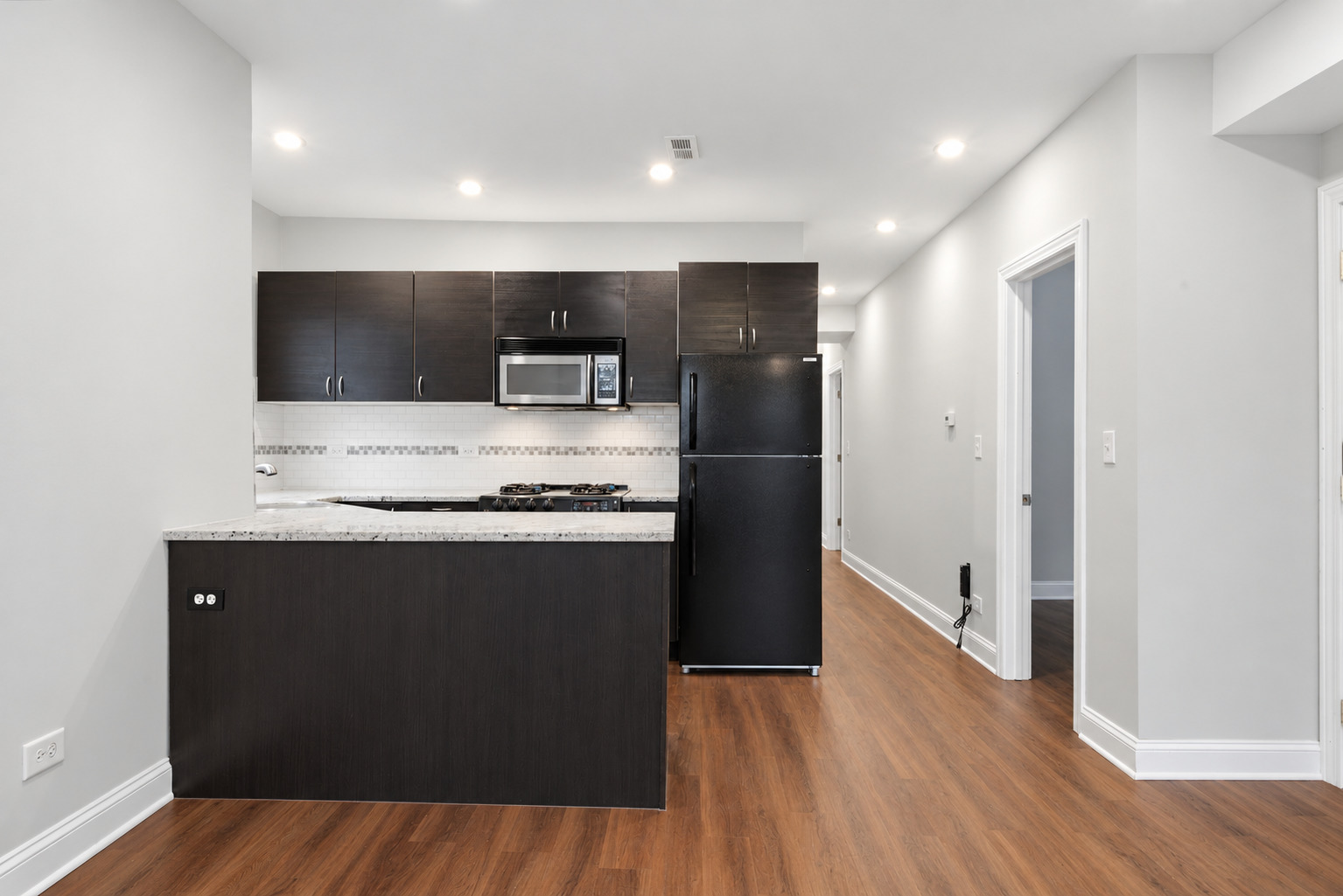 2265 W Diversey Avenue Property Photo 18
