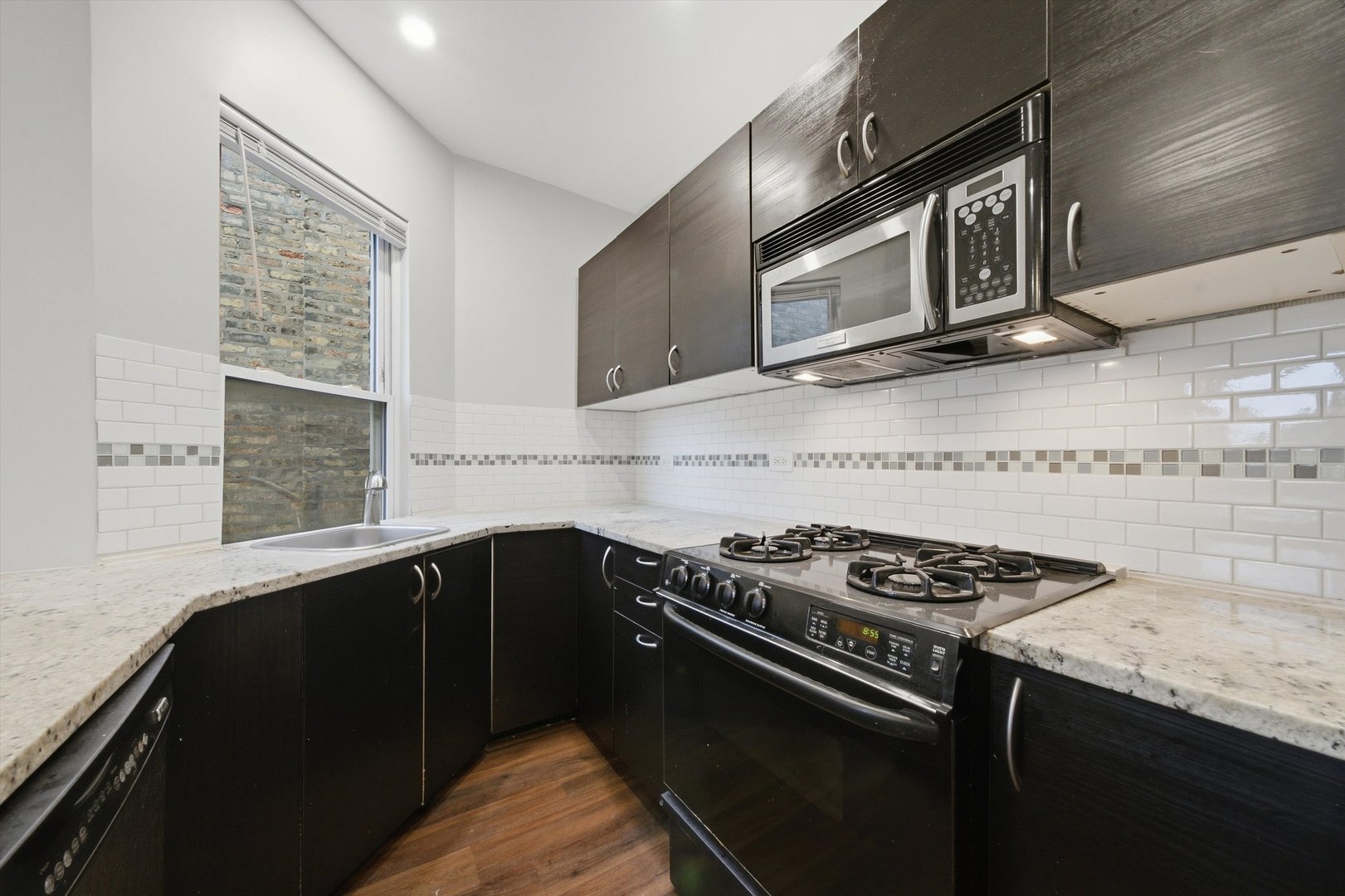 2265 W Diversey Avenue Property Photo 19