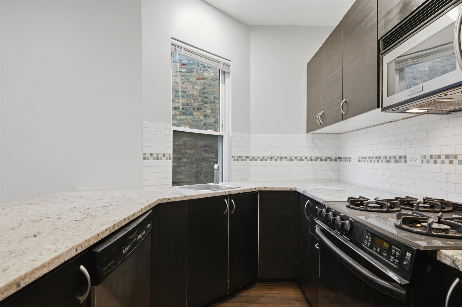 2265 W Diversey Avenue Property Photo 20