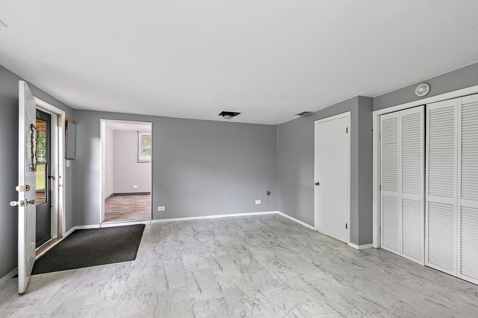 7n066 Woodlawn Avenue Property Photo 3