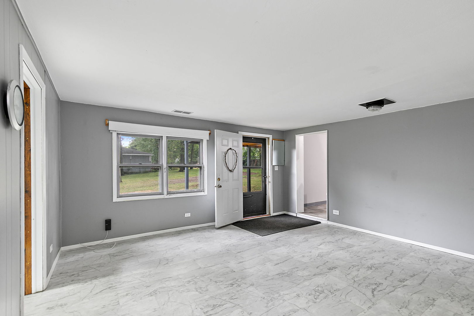 7n066 Woodlawn Avenue Property Photo 7