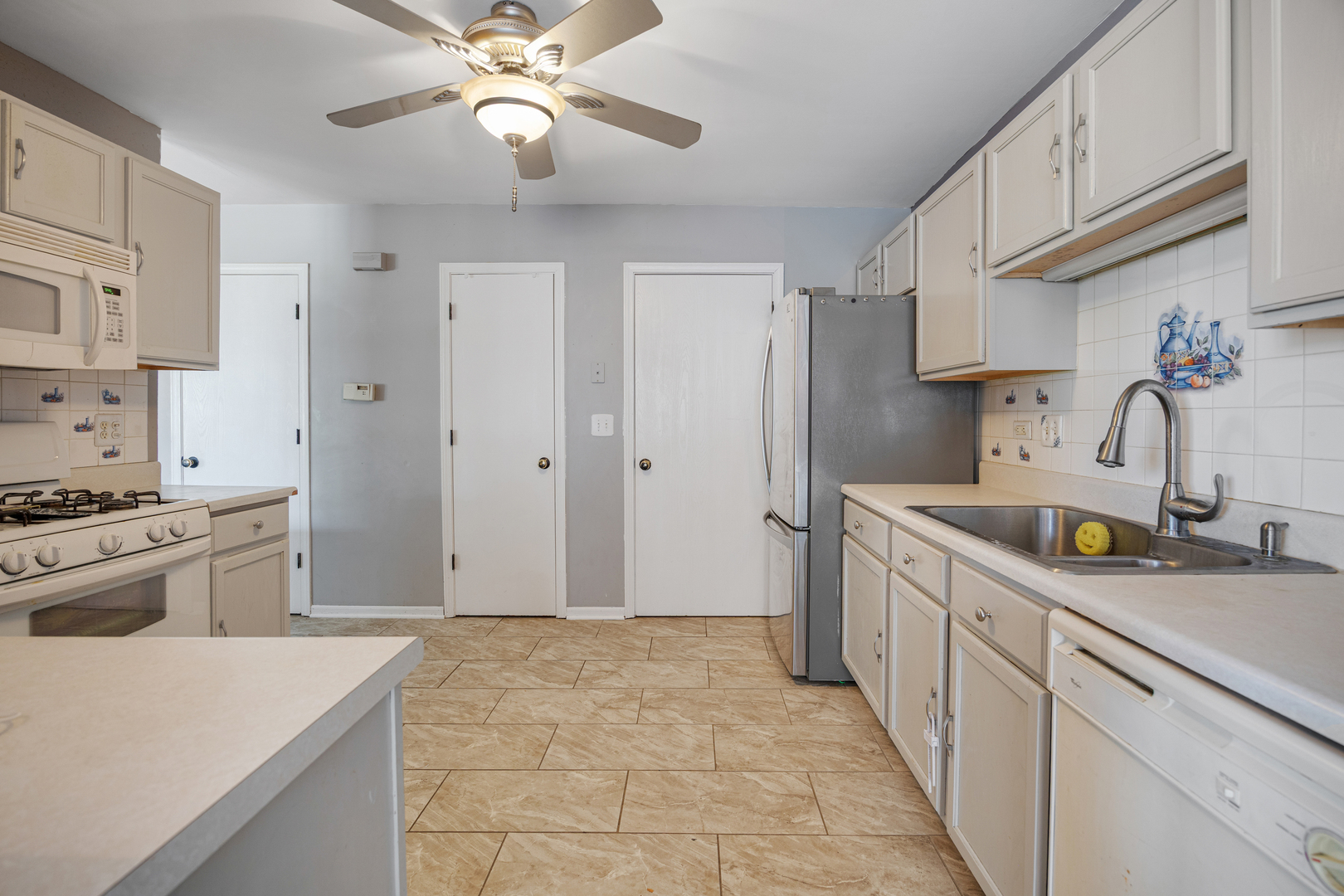 1320 Jenna Drive B Property Photo 10