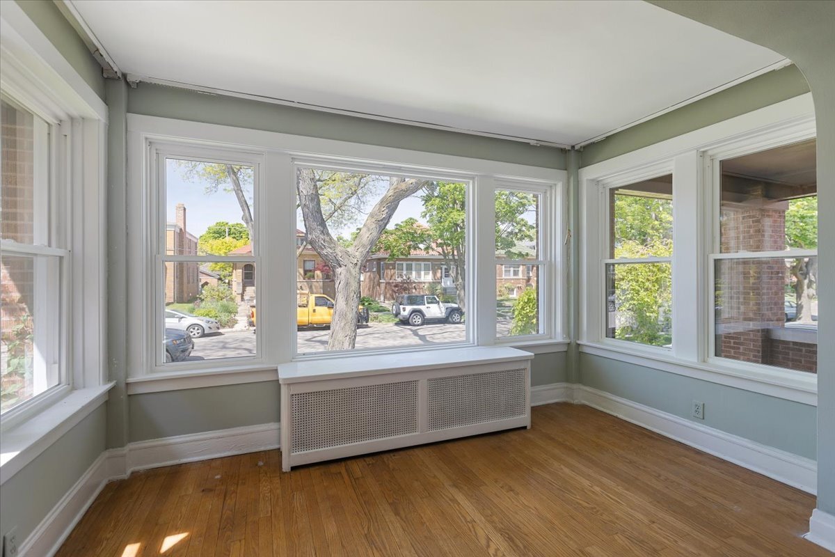 6515 N Maplewood Avenue Property Photo 5