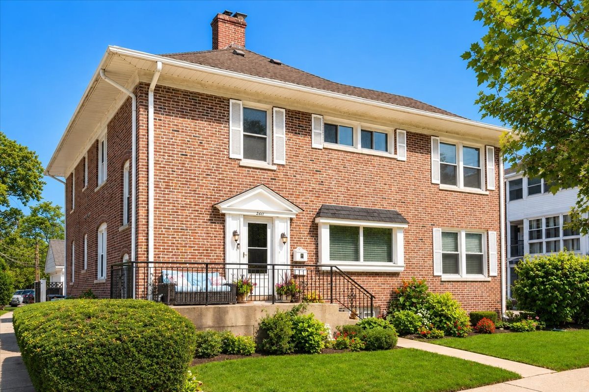 2611 Walnut Avenue Property Photo 1