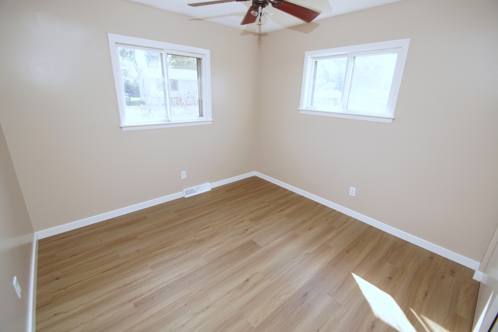 2902 Magnolia Drive Property Photo 8