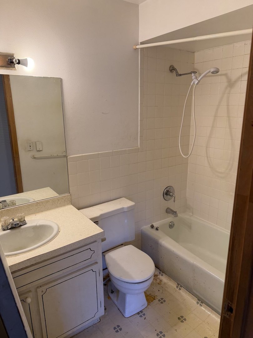 834 E Old Willow Road 216 Property Photo 10