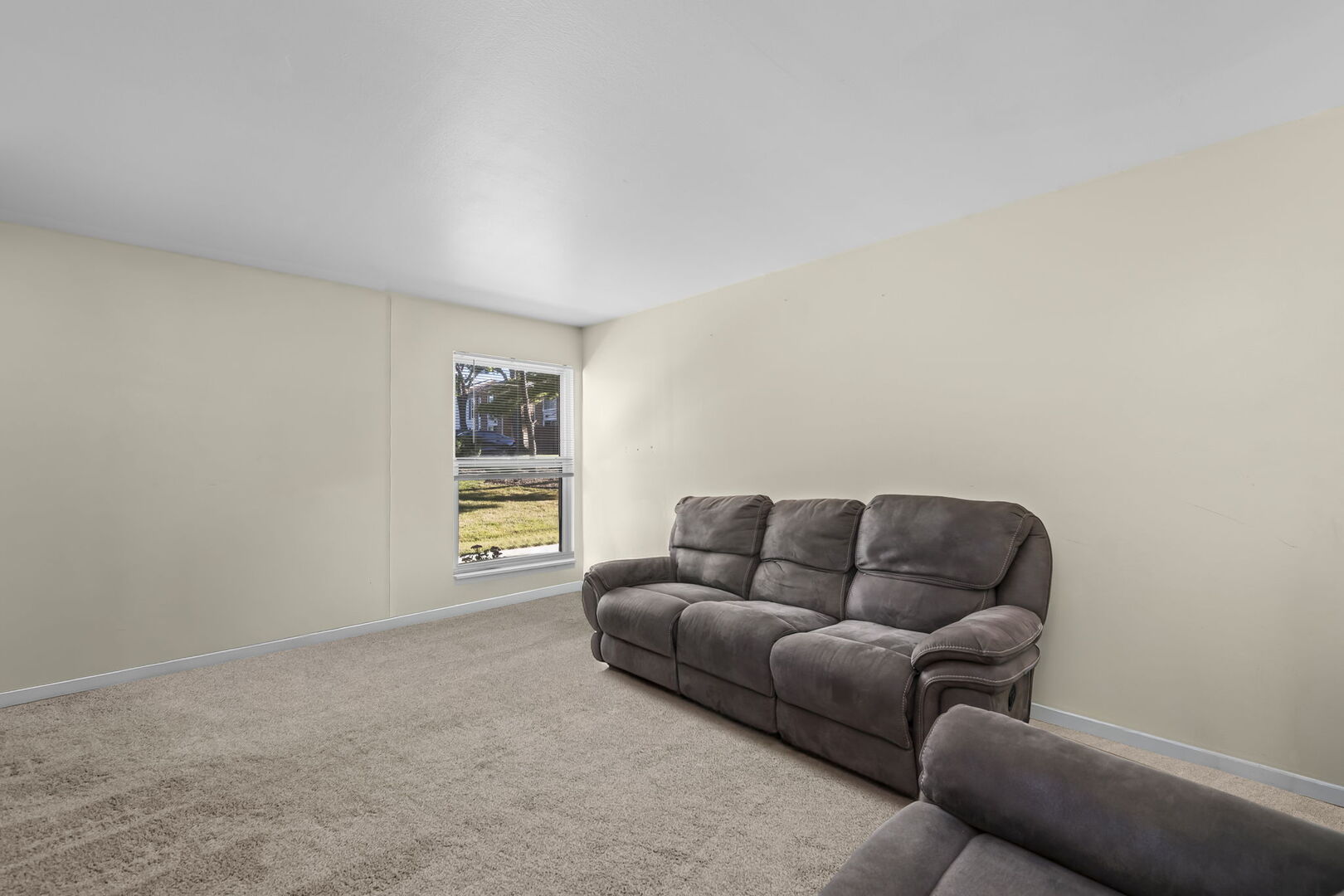 1910 Huntington Boulevard Property Photo 2