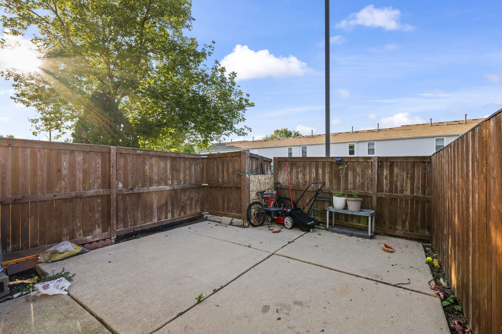1910 Huntington Boulevard Property Photo 7