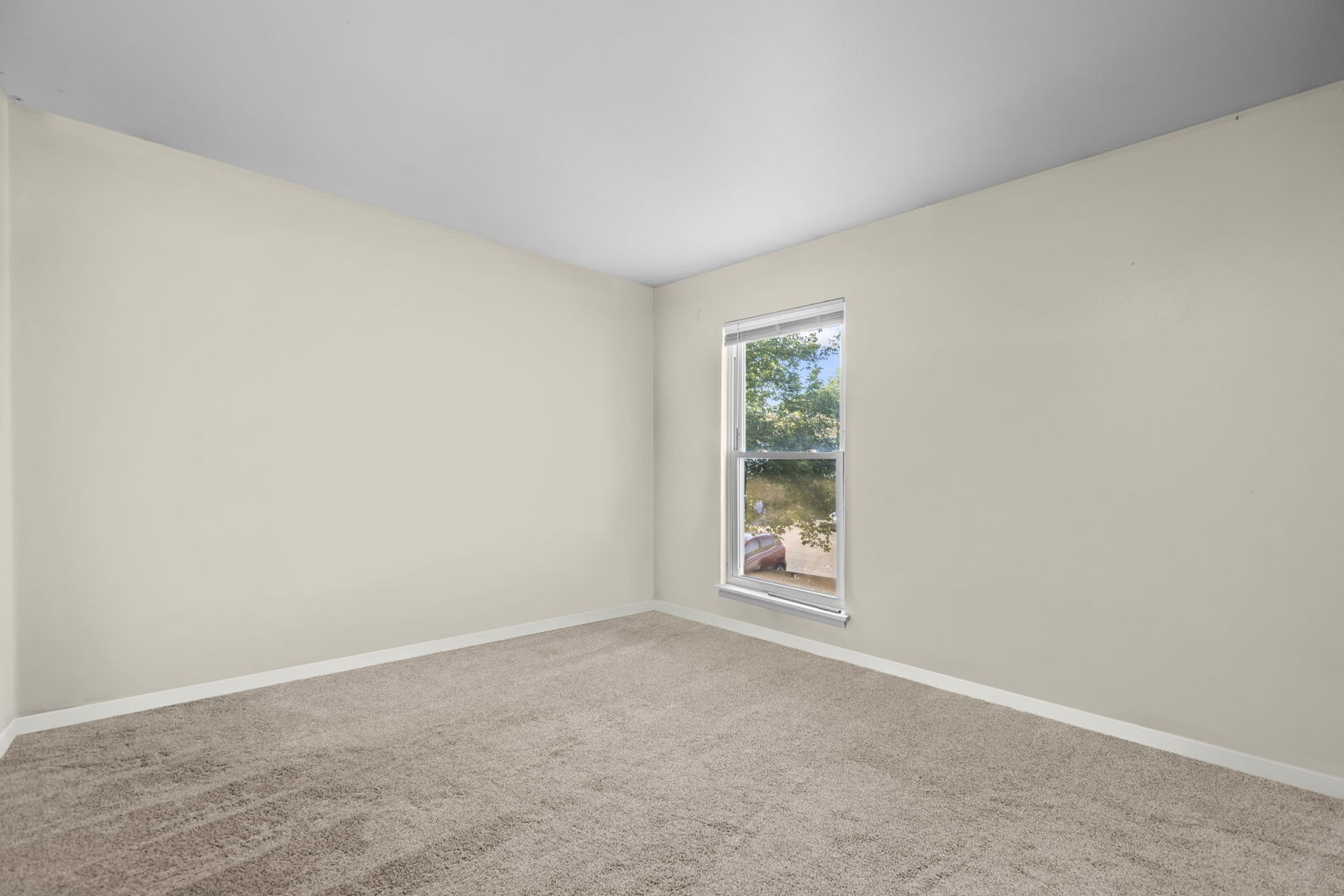 1910 Huntington Boulevard Property Photo 11