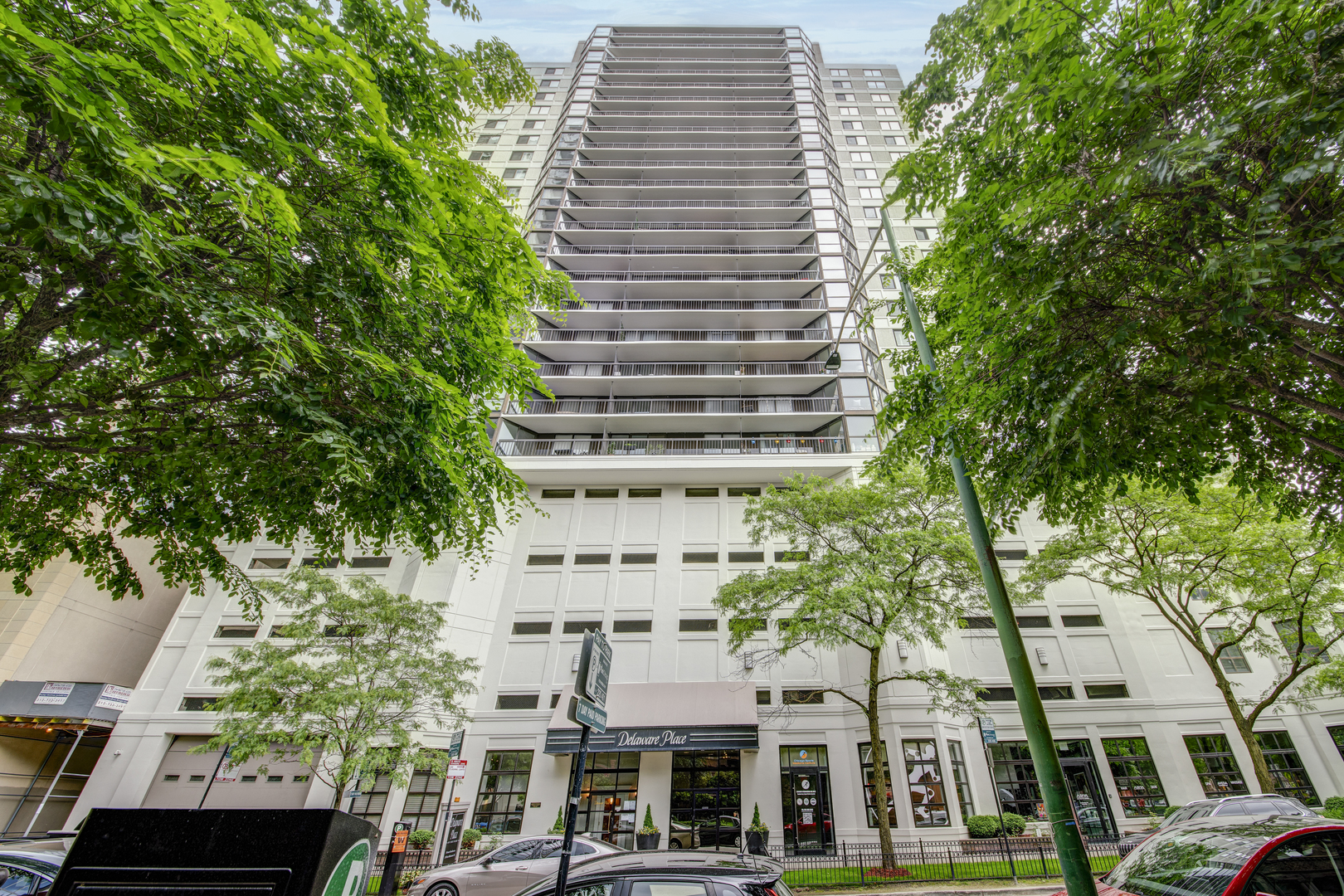 33 W Delaware Place 19H Property Photo 1