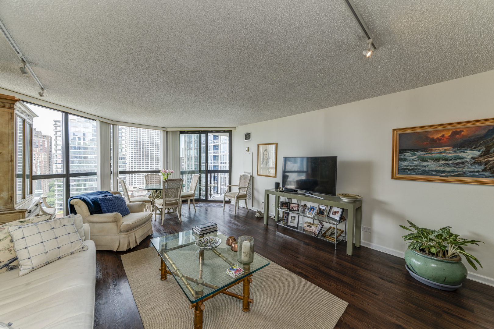 33 W Delaware Place 19h Property Photo 7
