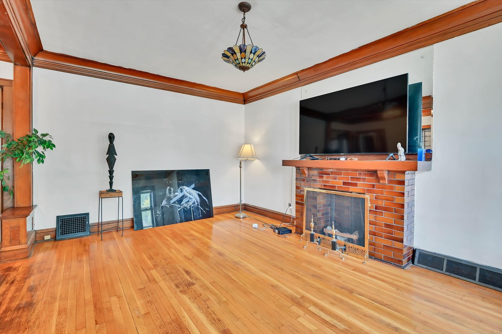657 E 90th Street Property Photo 8
