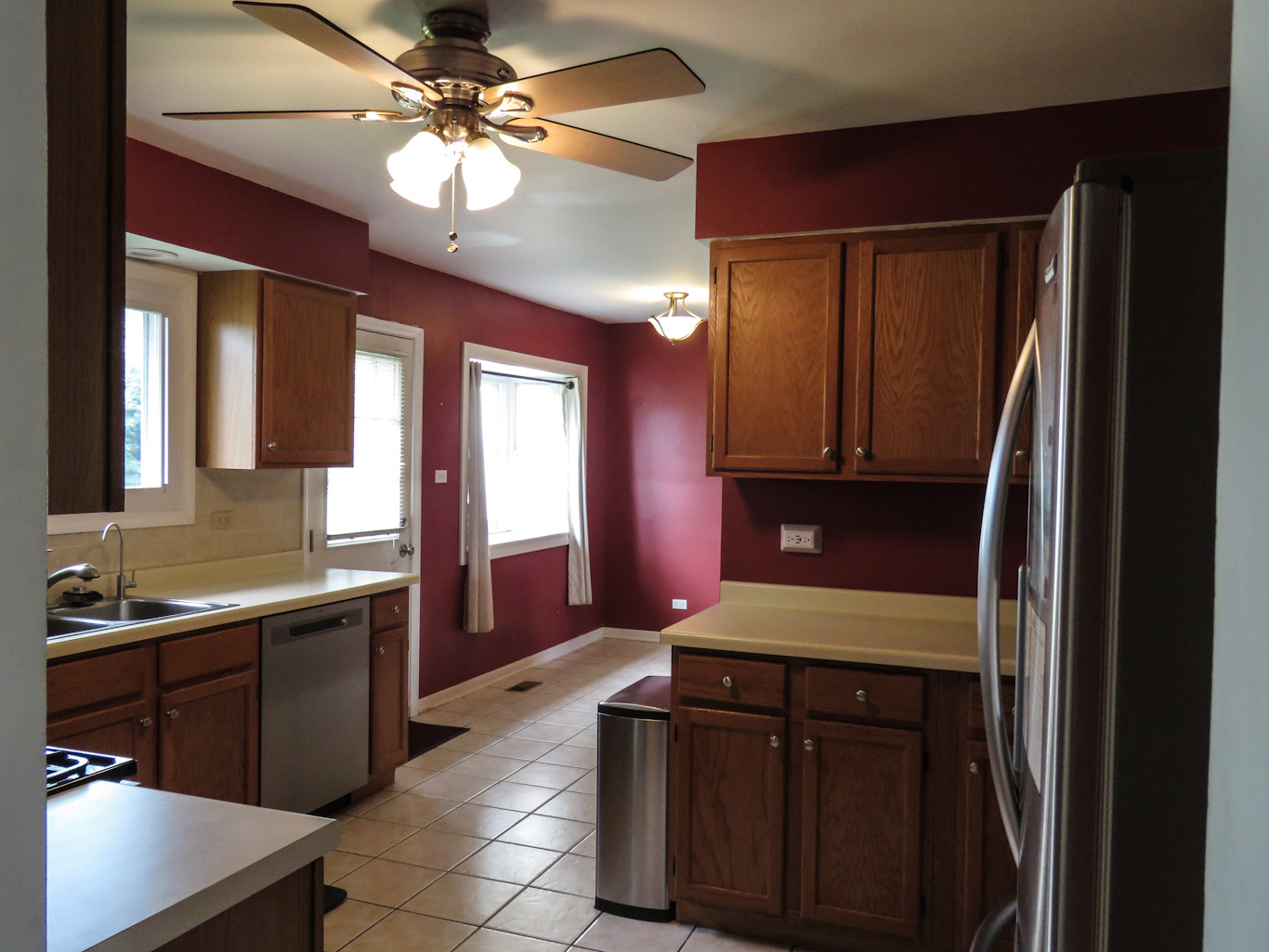 1800 N Newport Road Property Photo 3
