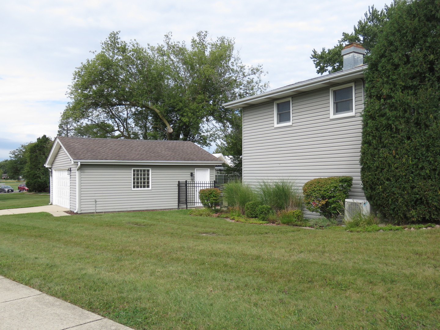 1800 N Newport Road Property Photo 17