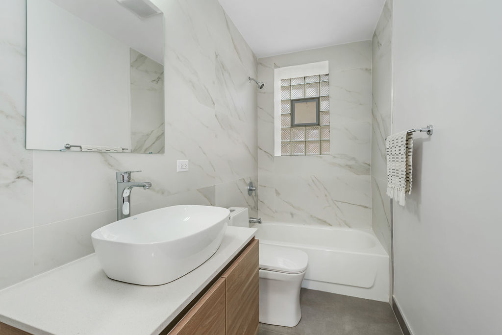 1347 W Estes Avenue F2 Property Photo 11