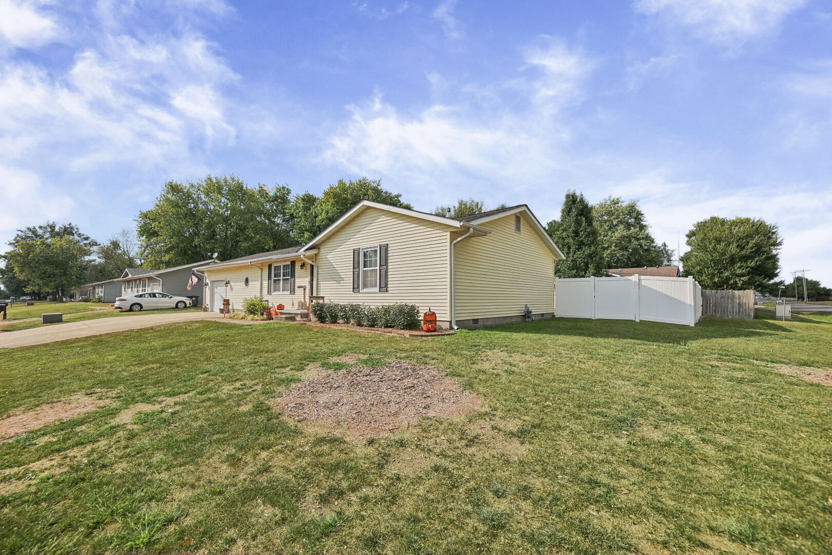 102 Lamar Drive Property Photo 2