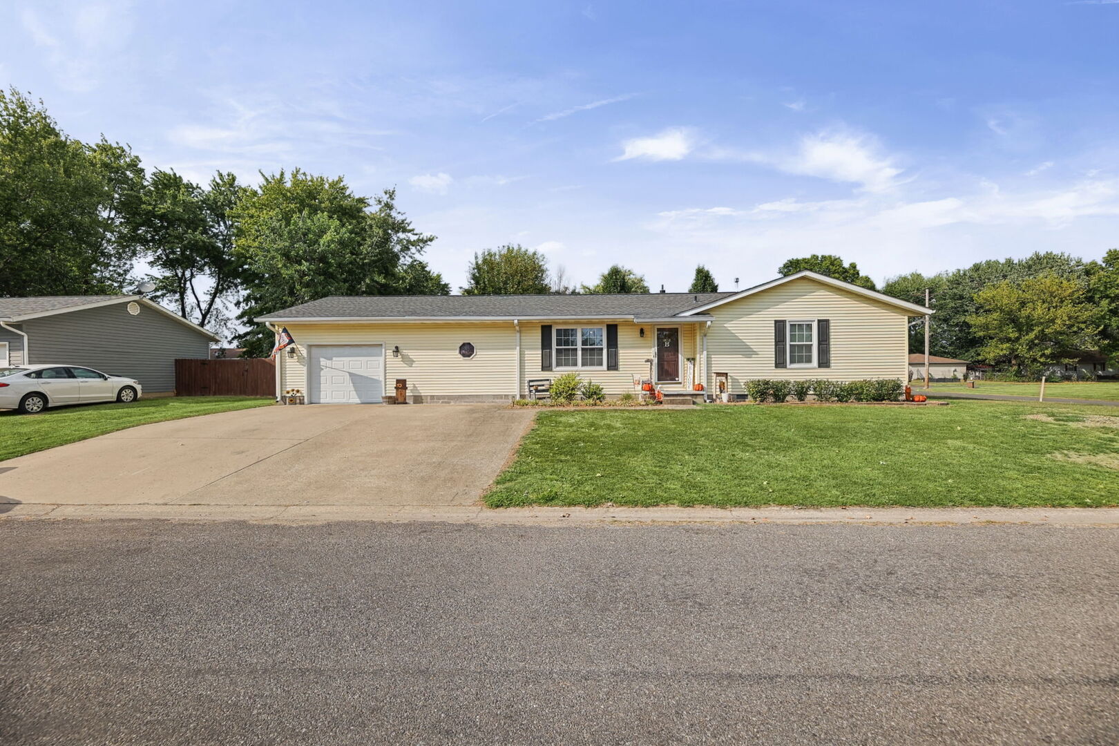 102 Lamar Drive Property Photo 3