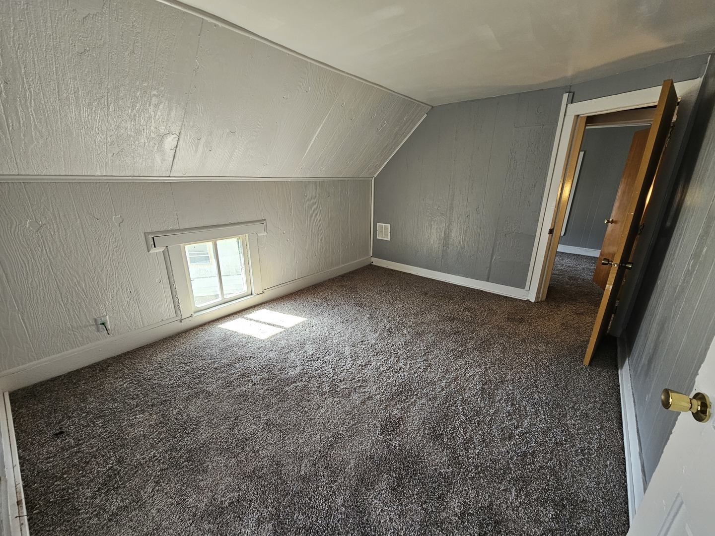 706 W 2nd Street Property Photo 14