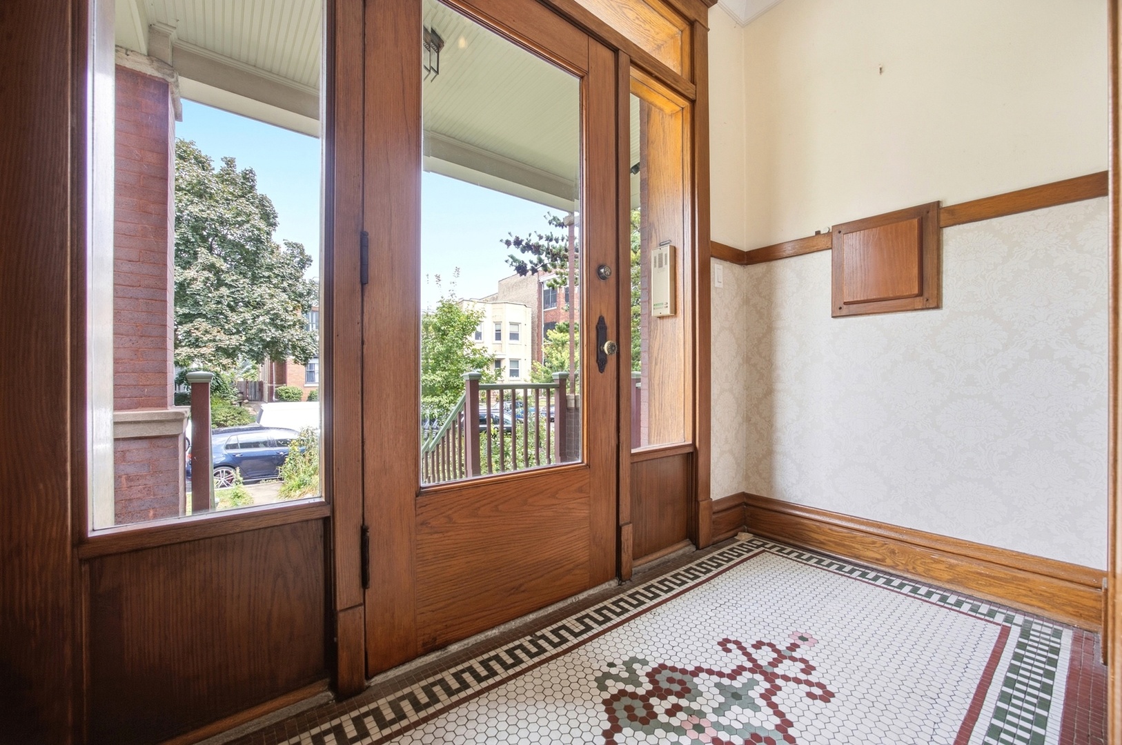1639 W Rascher Avenue Property Photo 3
