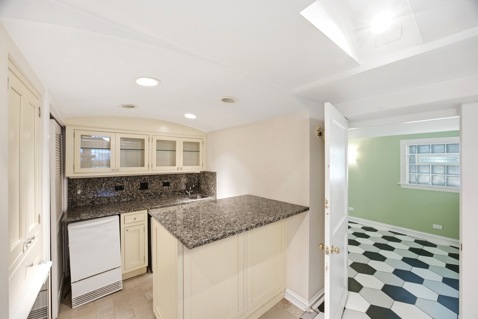 1639 W Rascher Avenue Property Photo 37