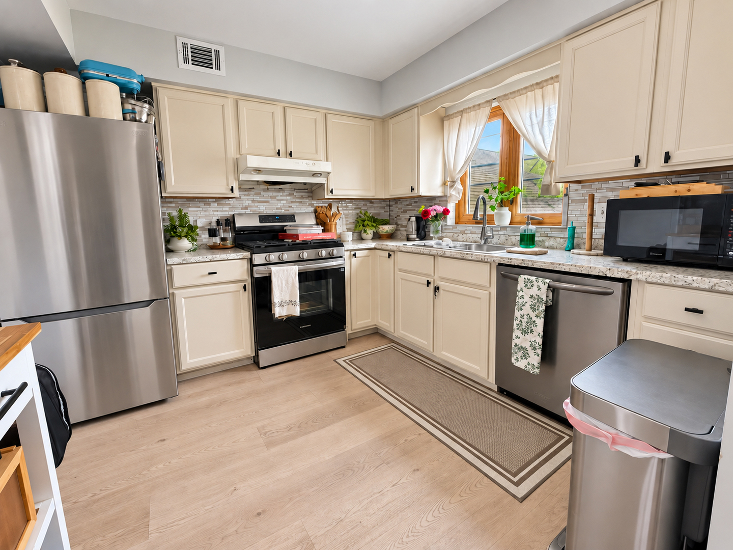 6743 W Irving Park Road 202 Property Photo 11
