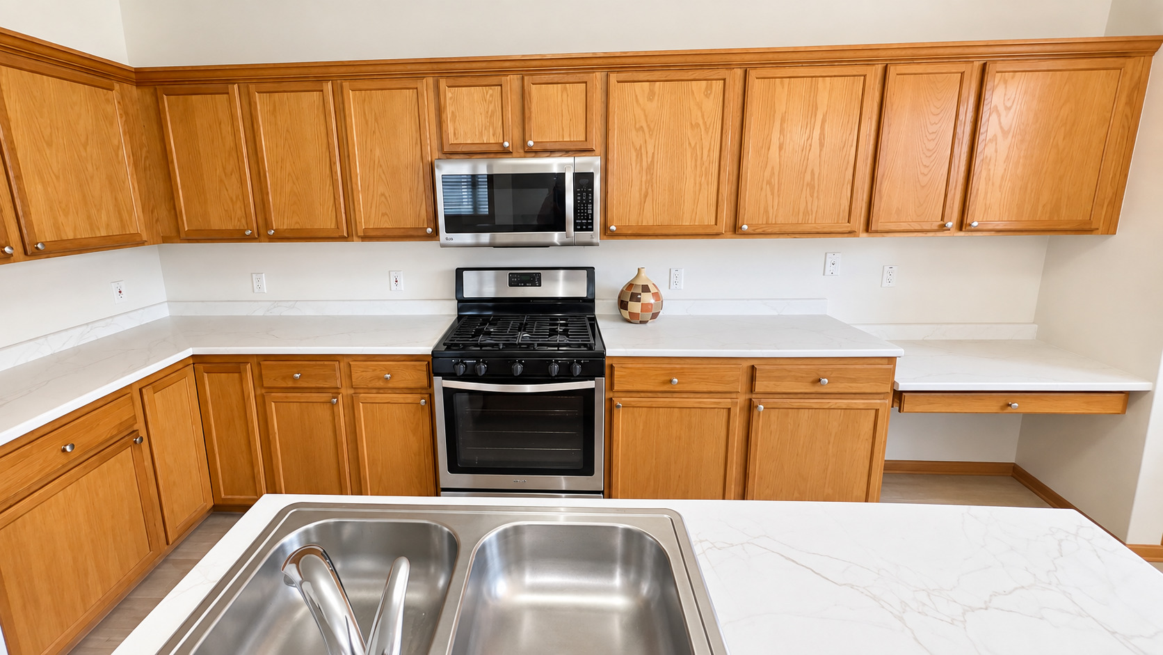 1566 Benzie Circle Property Photo 11