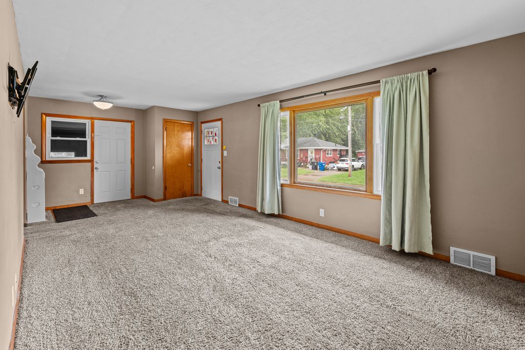5324 10th Avenue Property Photo 3