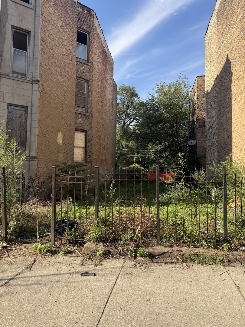 1508 W Garfield Boulevard Property Photo 1