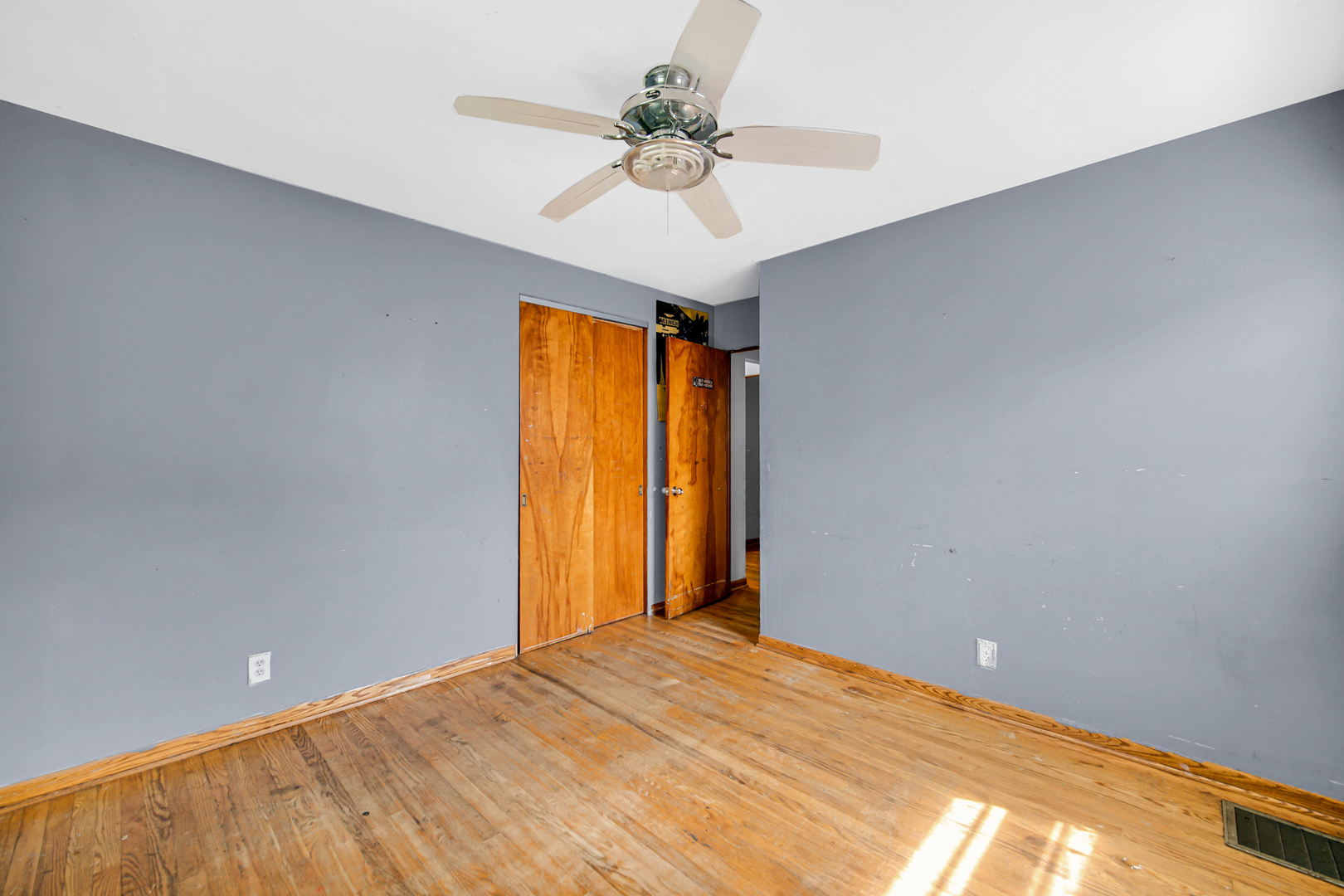 223 S Randall Road Property Photo 15