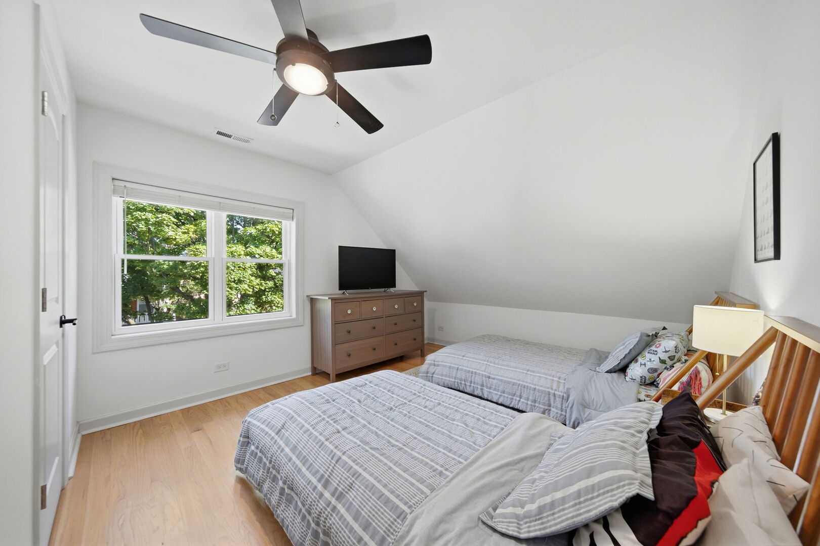 2240 N Karlov Avenue Property Photo 31
