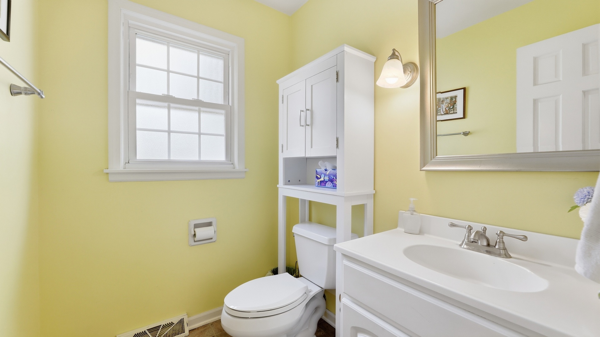 1033 N Brainard Street Property Photo 12