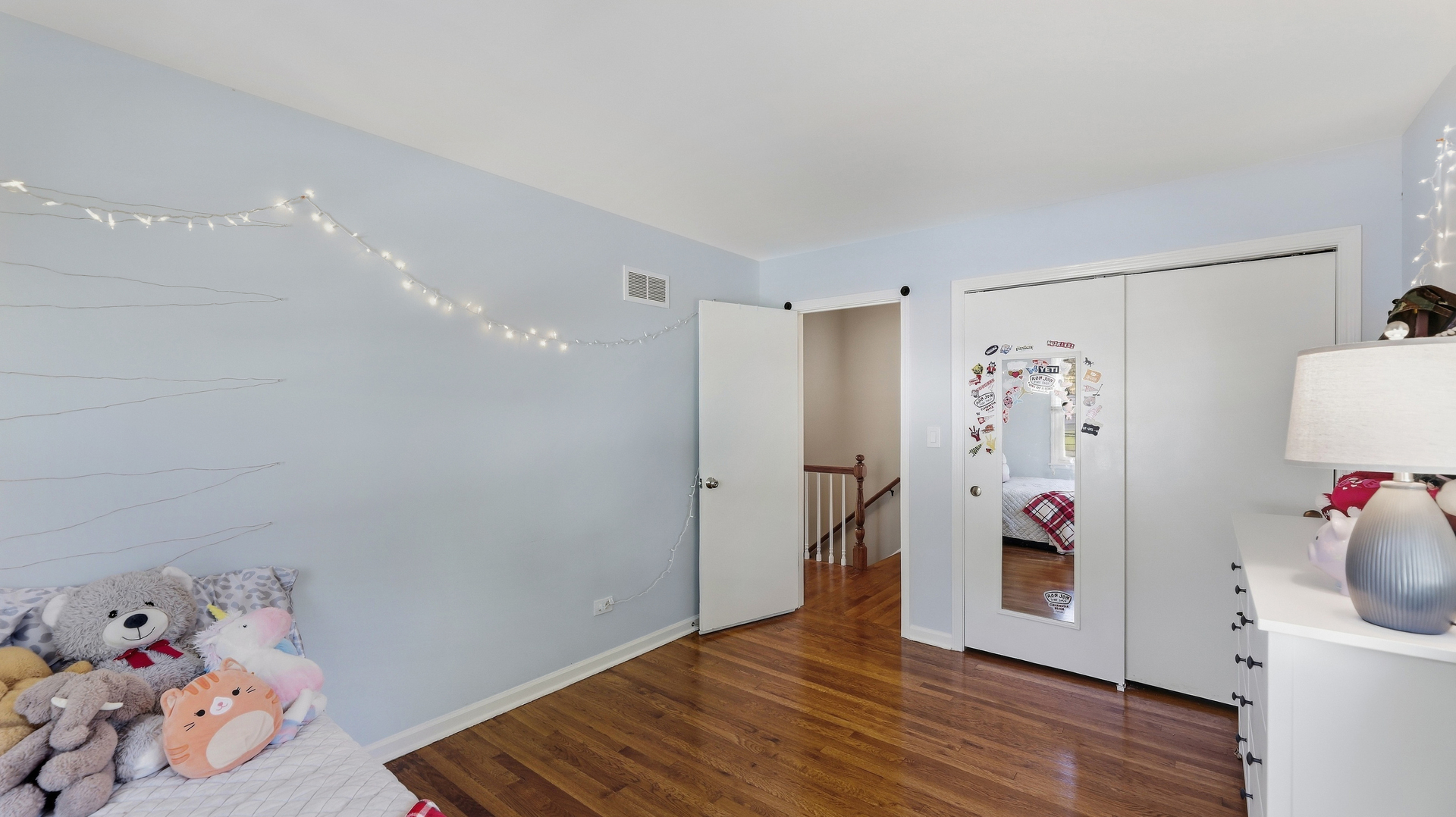 1033 N Brainard Street Property Photo 18